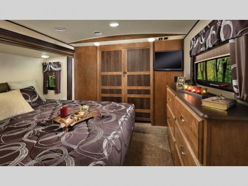 Forest River Wildwood Heritage Glen Fifth Wheel Bedroom
