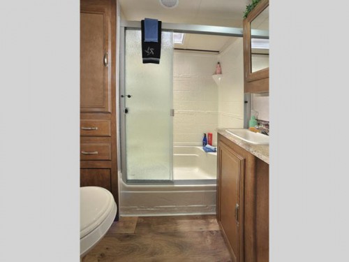 Forest River Wildwood Heritage Glen Fifth Wheel Bathroom