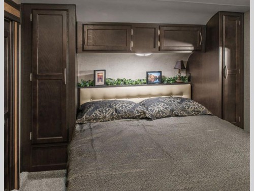 KZ Durango 1500 Fifth Wheel bedroom