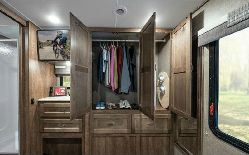 winnebago intent closet with door open